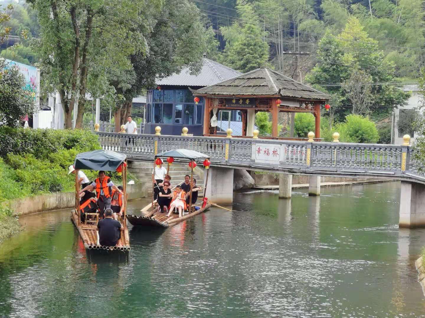 鴛鴦河竹排游